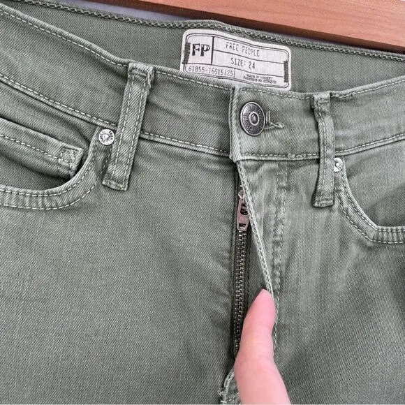 -Free People Women's Green Frayed Skinny Jeans NWT 24