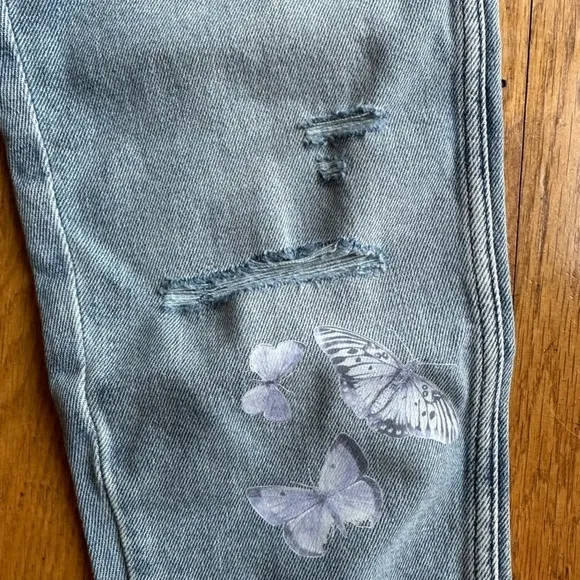 Arizona jean co high waist relaxed jeans ripped with butterfly stitching size 1