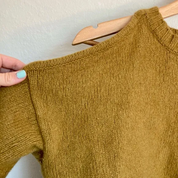 Bcbg Maxazria Steffe Gold Lambswool BlendCold Shoulder Knit Sweater Chunky XS