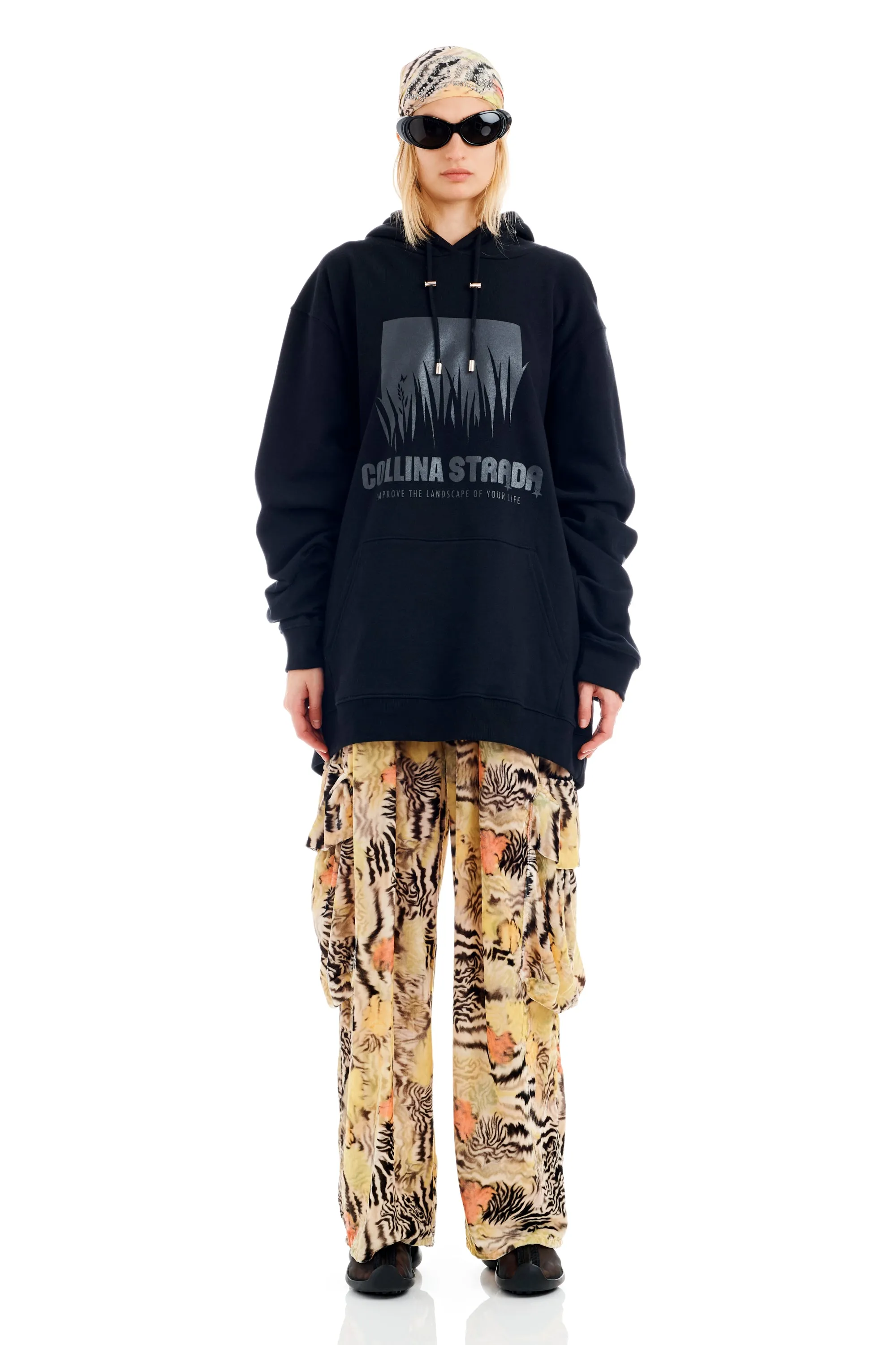 BLACK LANDSCAPE GRAPHIC HOODIE