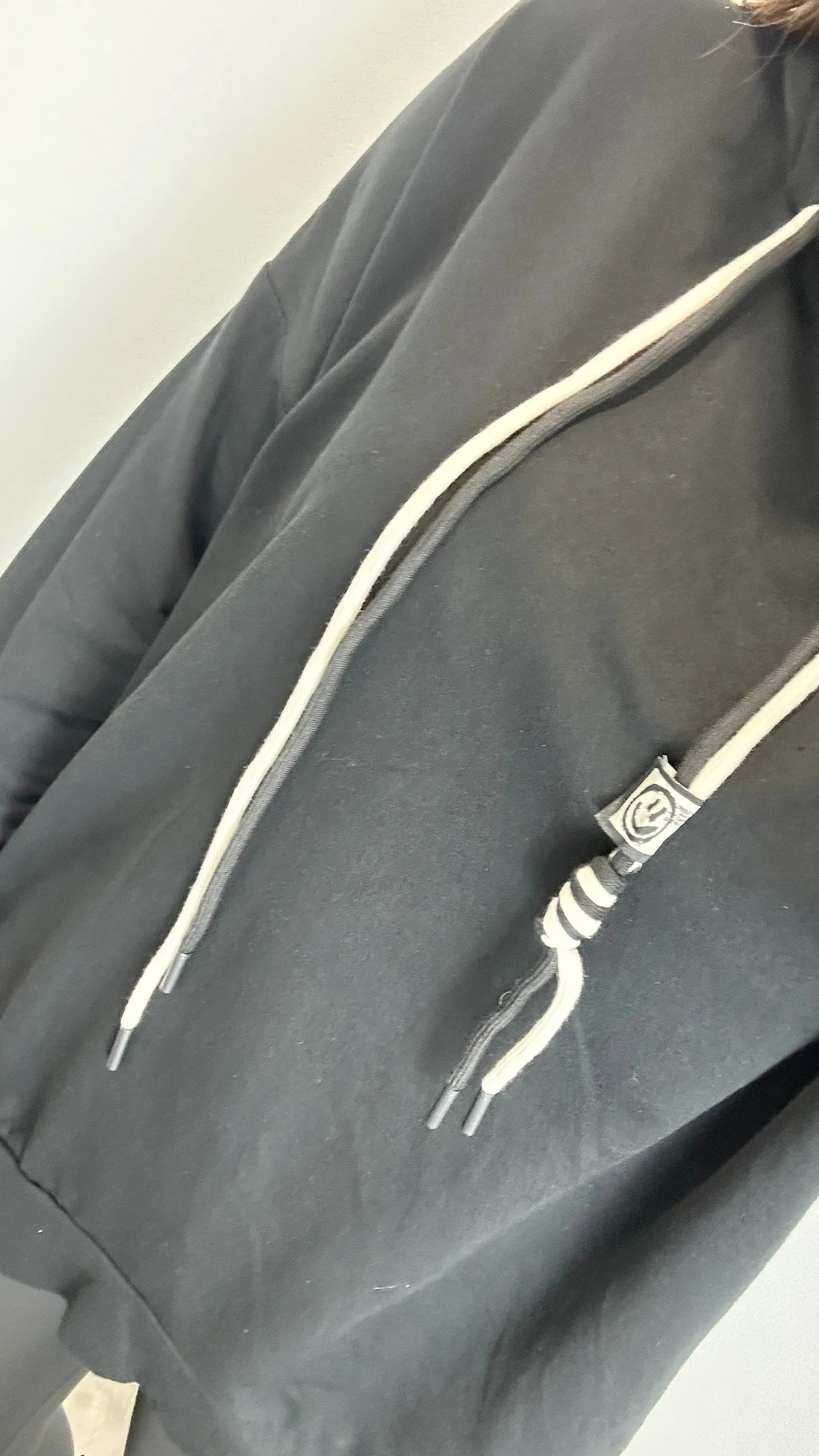 BLACK PLAIN LIGHTWEIGHT HOODIE