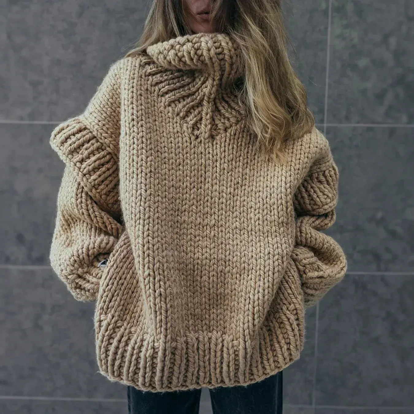 Chunky Knitted Women's Turtleneck Sweater with Stylish Sleeves