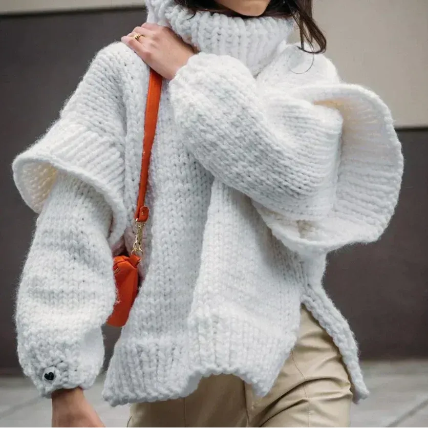 Chunky Knitted Women's Turtleneck Sweater with Stylish Sleeves