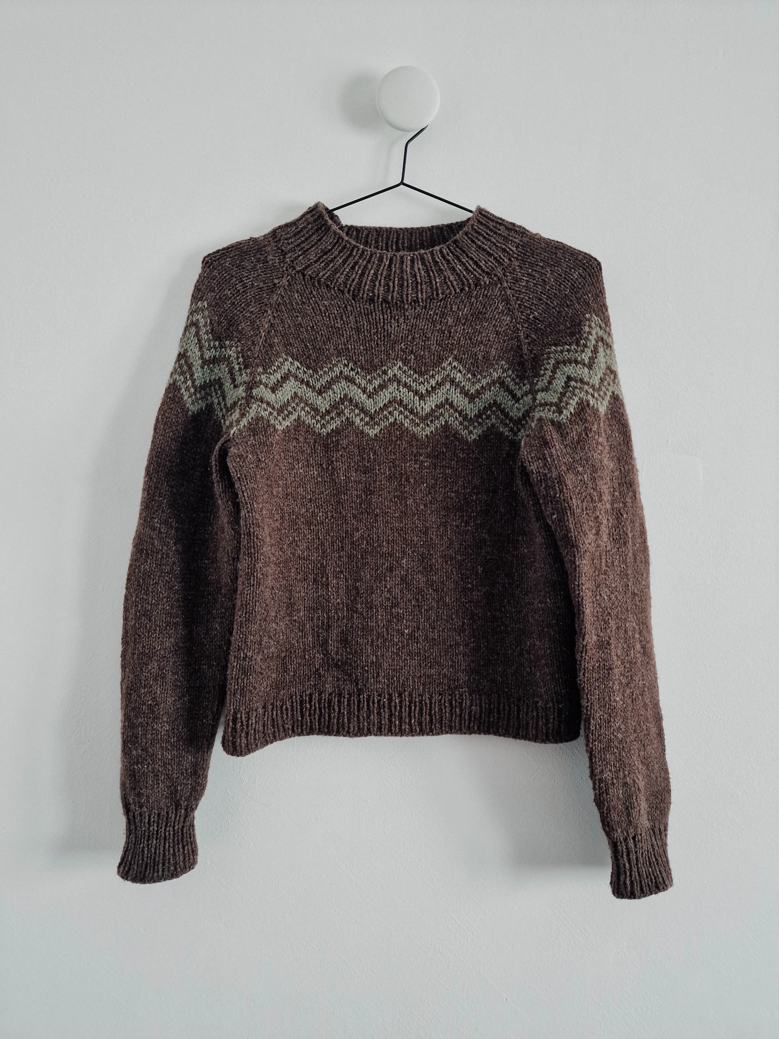 Colourwaves Raglan Sweater - Knitting Pattern