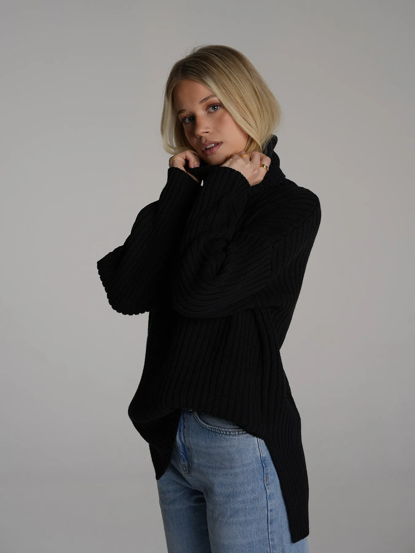 KNITTED - Rollneck Sweater • Shadow