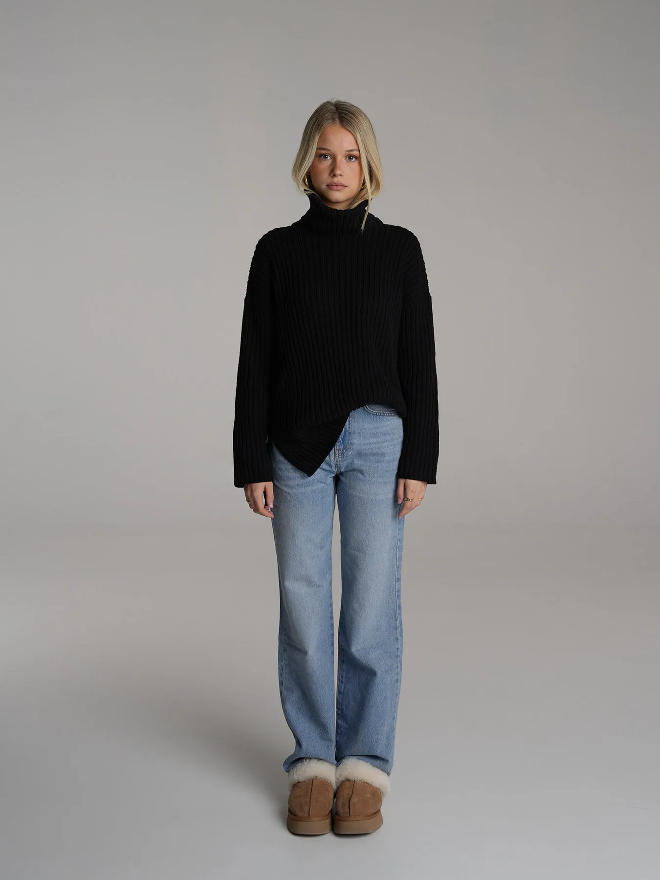 KNITTED - Rollneck Sweater • Shadow