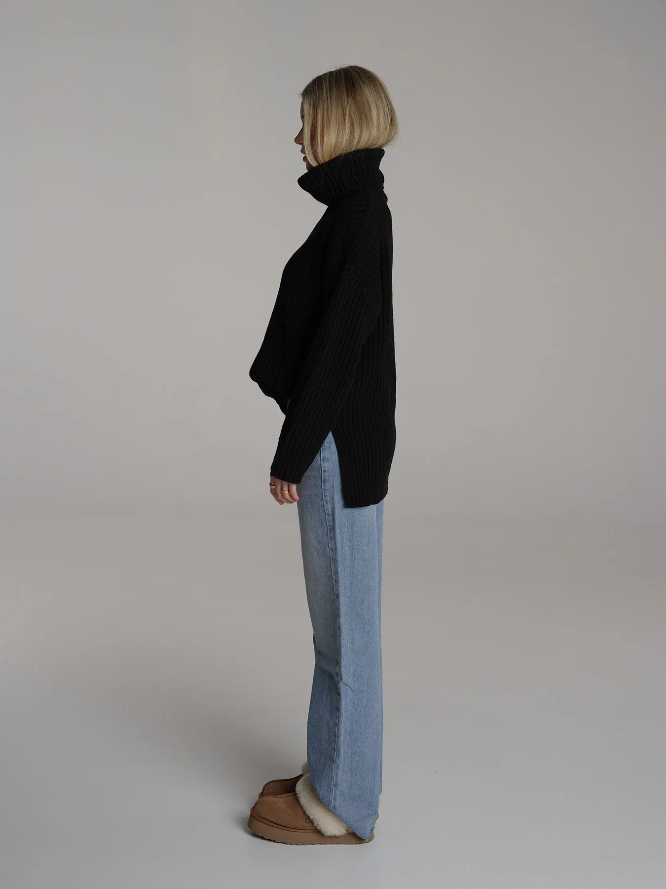 KNITTED - Rollneck Sweater • Shadow