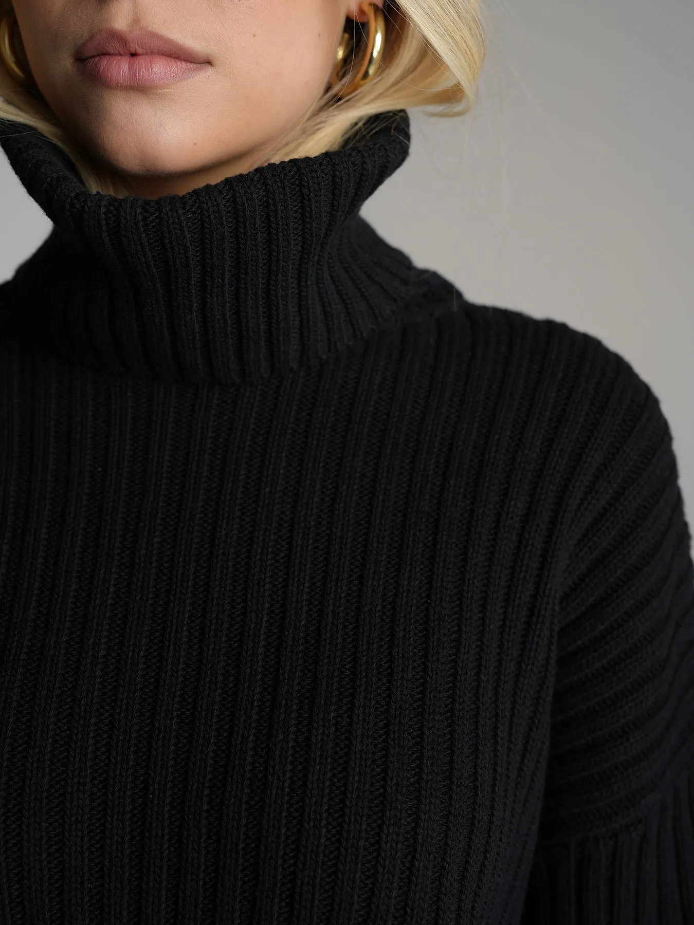 KNITTED - Rollneck Sweater • Shadow