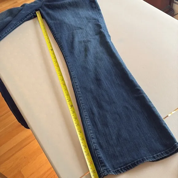 Kut from the Kloth - Baby Bootcut Women's Jeans. Size 14