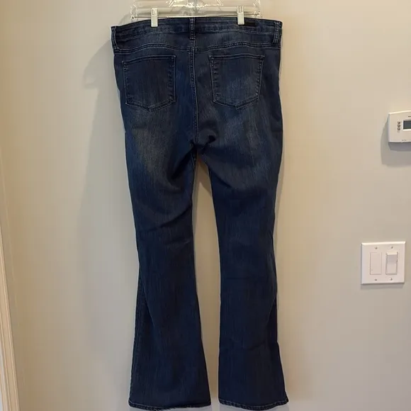 Kut from the Kloth - Baby Bootcut Women's Jeans. Size 14
