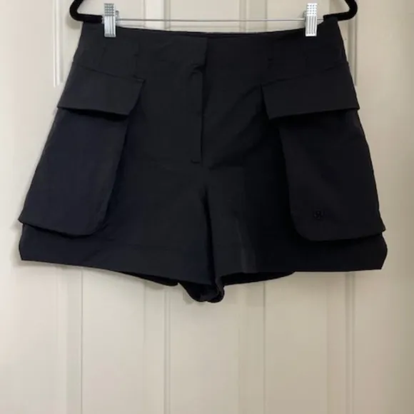 Lululemon Relaxed-Fit super-high-rise shorts have cargo pockets, like new
