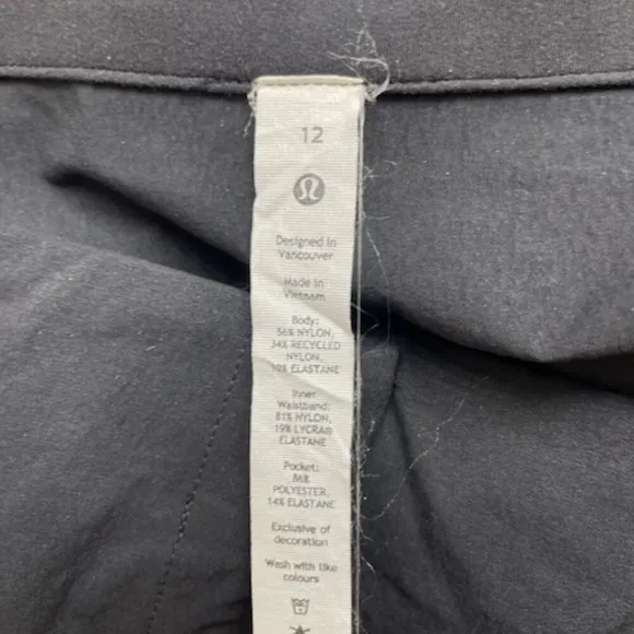 Lululemon Relaxed-Fit super-high-rise shorts have cargo pockets, like new