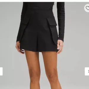 Lululemon Relaxed-Fit super-high-rise shorts have cargo pockets, like new