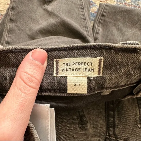 Madewell The Perfect Vintage Jean in Cosner Wash: Knee-Rip Edition 25