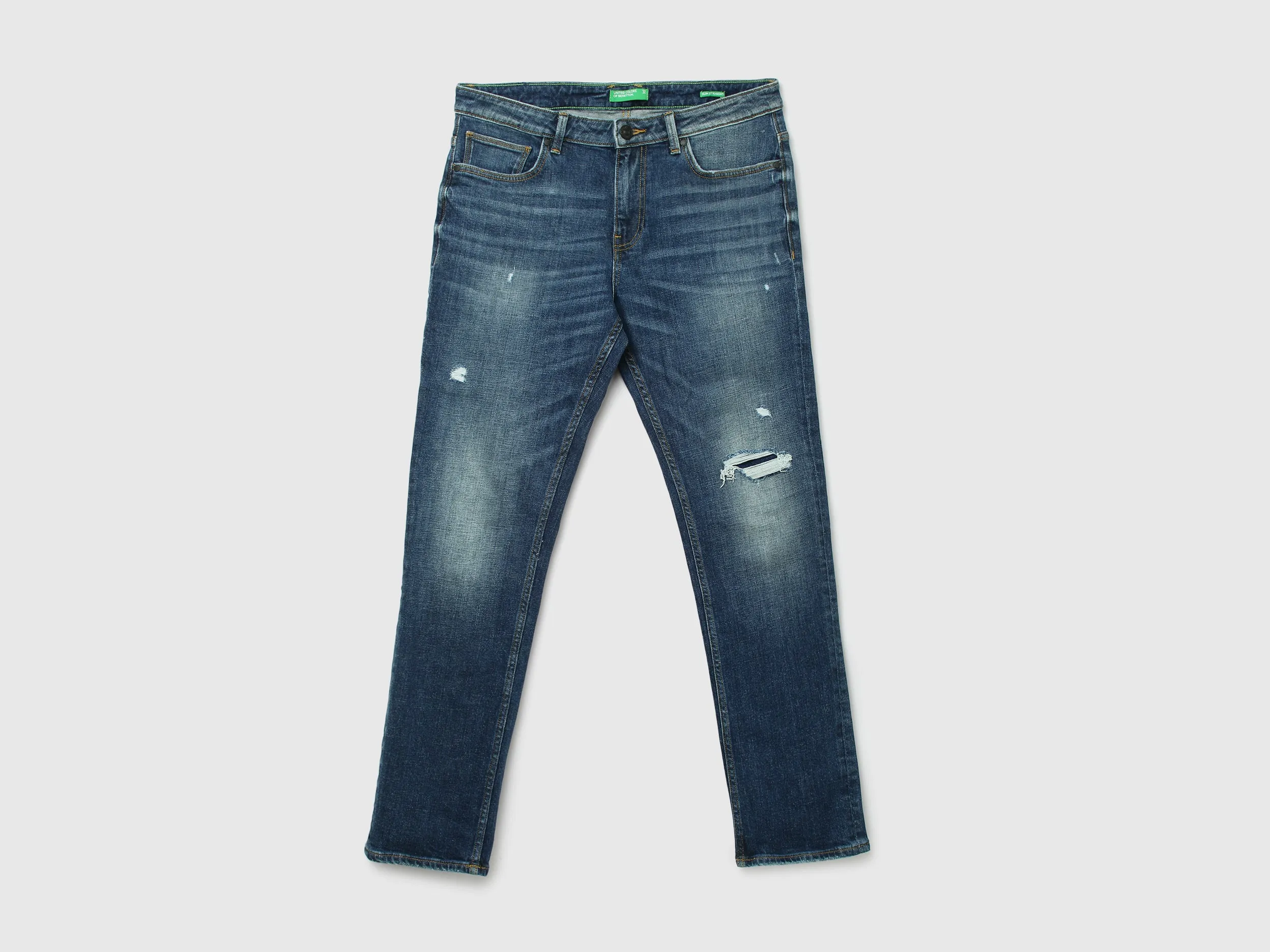Men Solid Slim Straight Jeans