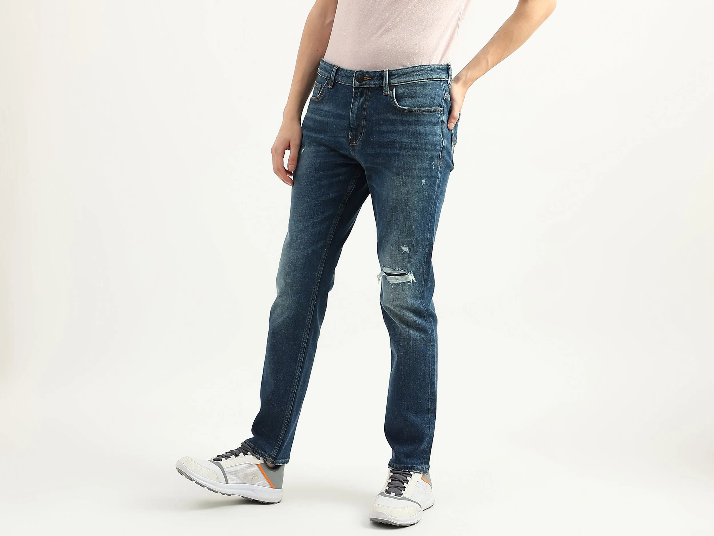 Men Solid Slim Straight Jeans