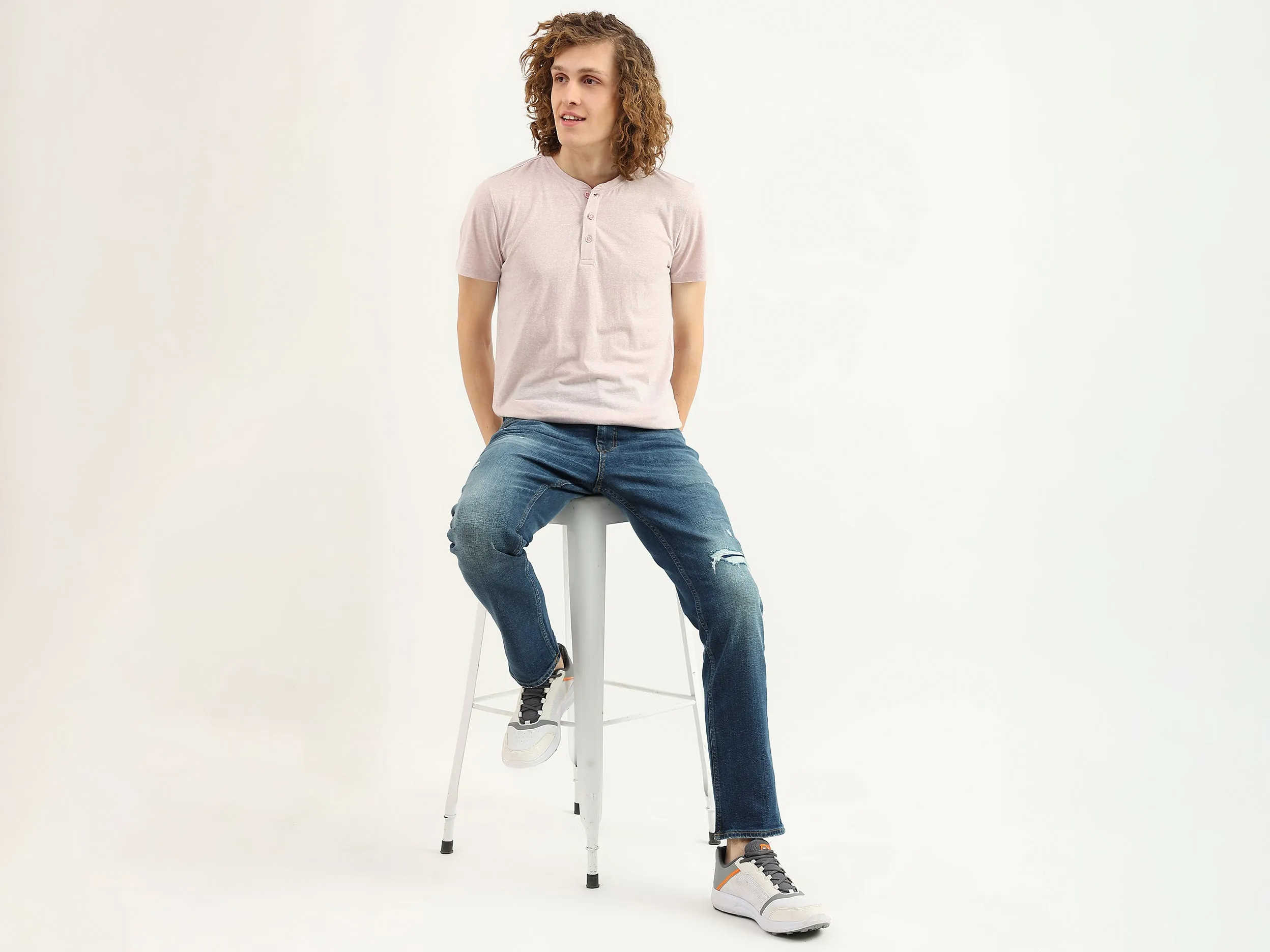 Men Solid Slim Straight Jeans