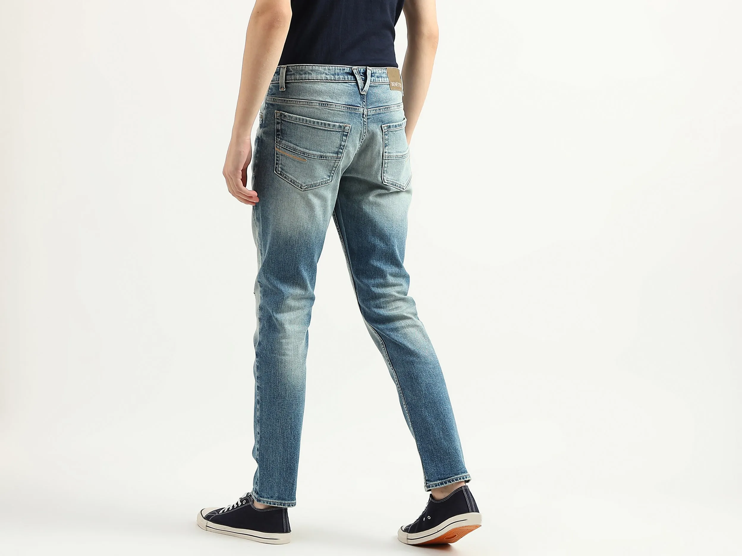 Men Solid Slim Tapered Fit Jeans