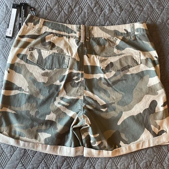 NWT Charlie B❤️ camo printed cargo shorts