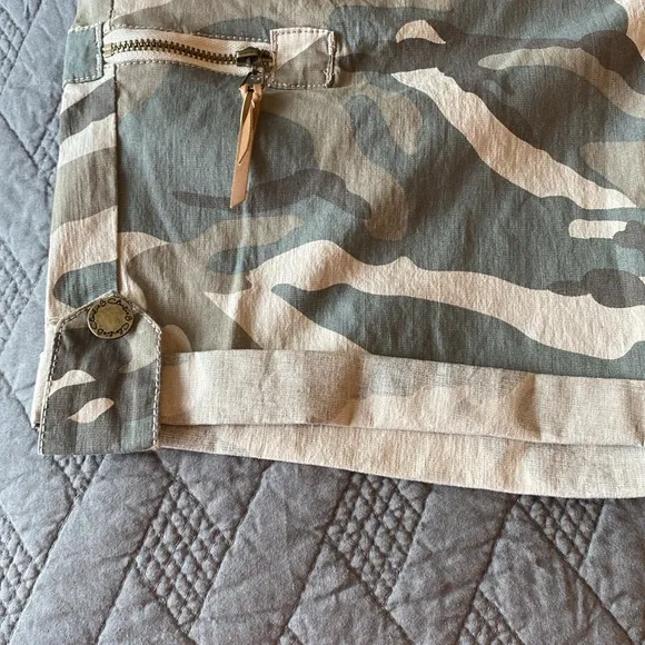 NWT Charlie B❤️ camo printed cargo shorts