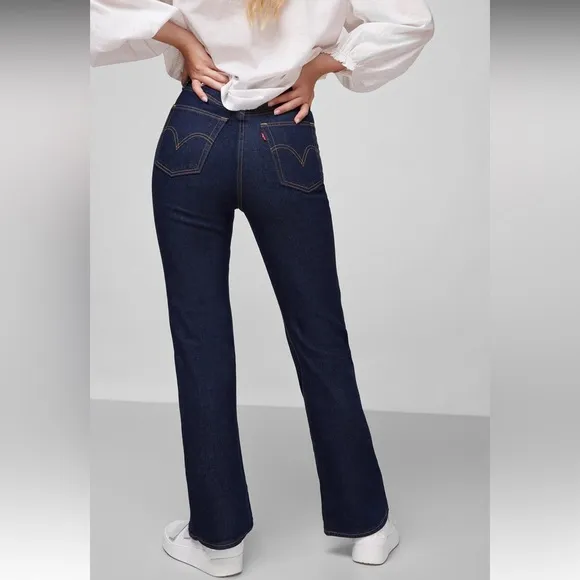 🔥🔥🔥NWT LEVI’S Premium RIBCAGE BOOTCUT JEANS