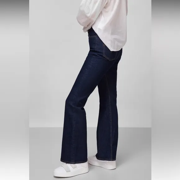 🔥🔥🔥NWT LEVI’S Premium RIBCAGE BOOTCUT JEANS