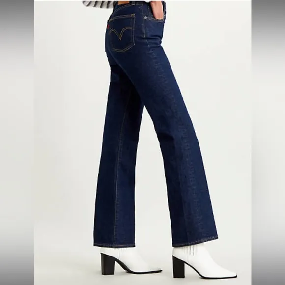 🔥🔥🔥NWT LEVI’S Premium RIBCAGE BOOTCUT JEANS