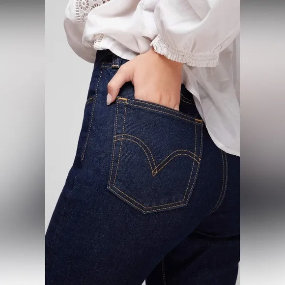 🔥🔥🔥NWT LEVI’S Premium RIBCAGE BOOTCUT JEANS