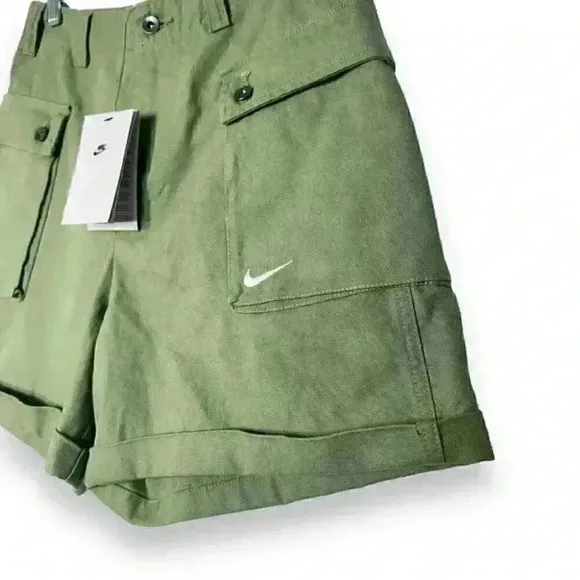 NWT Nike Life Women’s Woven Cargo Shorts Pockets Green Spring Streetwear W28
