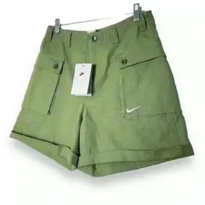 NWT Nike Life Women’s Woven Cargo Shorts Pockets Green Spring Streetwear W28