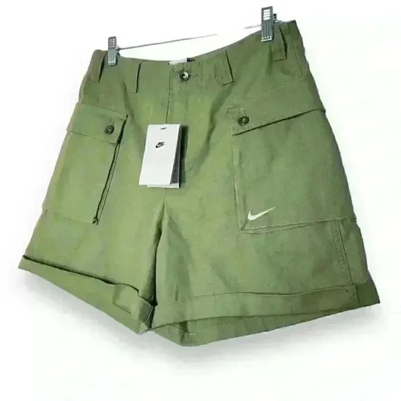 NWT Nike Life Women’s Woven Cargo Shorts Pockets Green Spring Streetwear W28