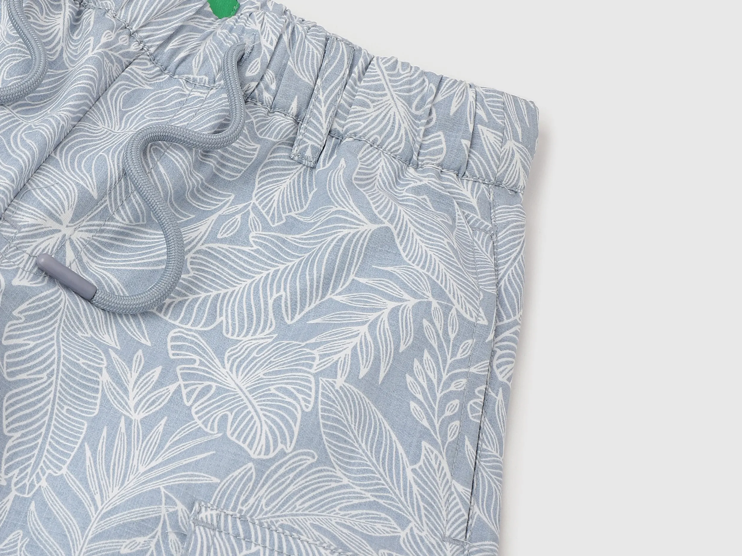Outline Leaf Regular Fit Cargo Shorts