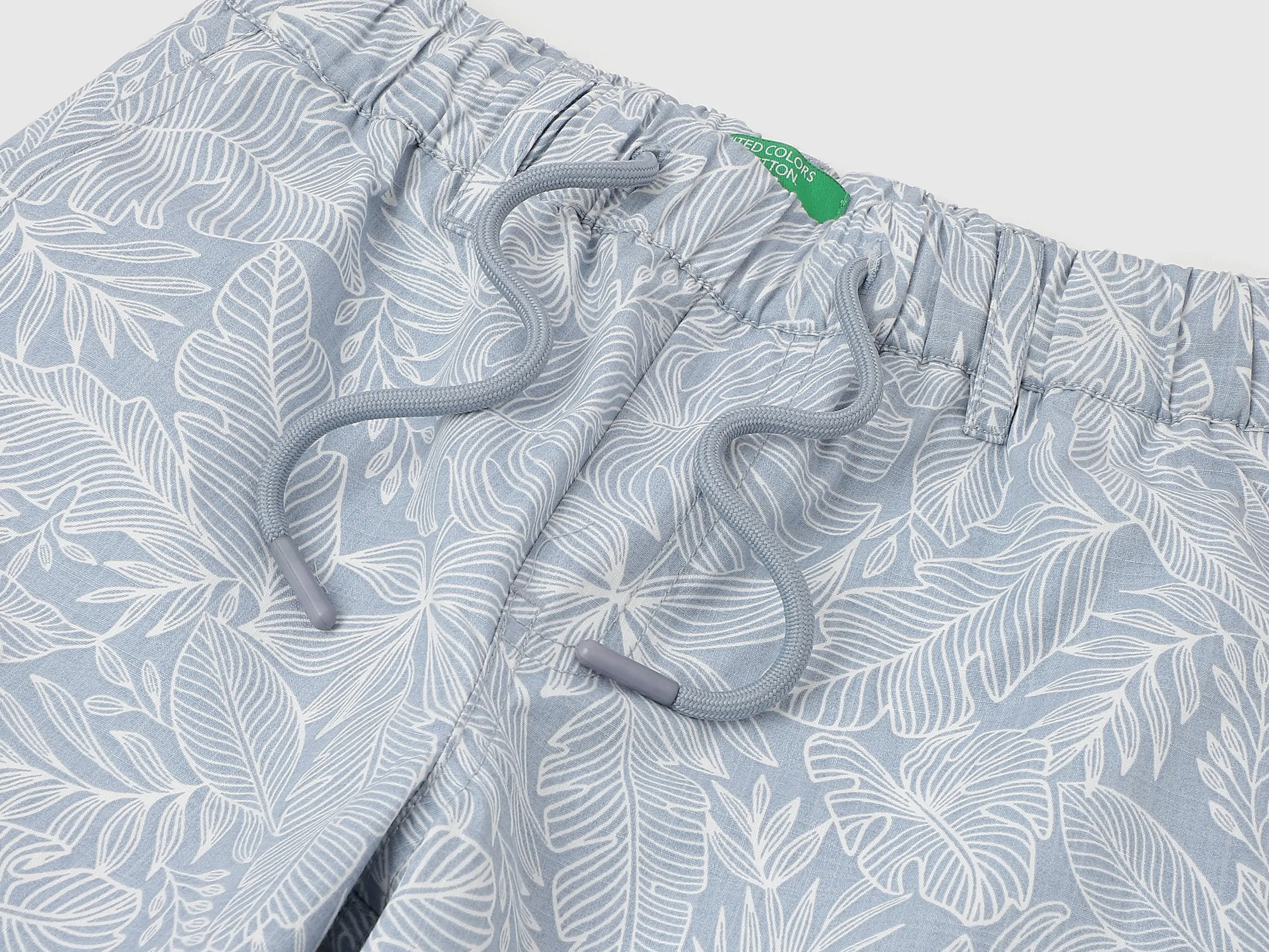 Outline Leaf Regular Fit Cargo Shorts