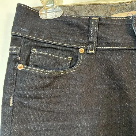 Paige Size 30 Hidden Hills Like New Bootcut, Dark Wash Mid-Rise, Stretch Jeans