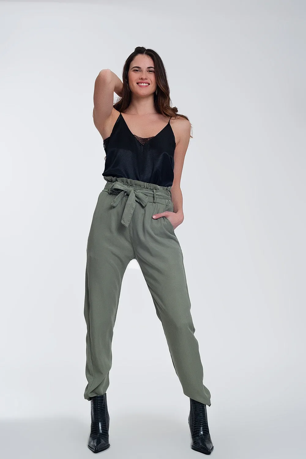 Pants with tie waist in green