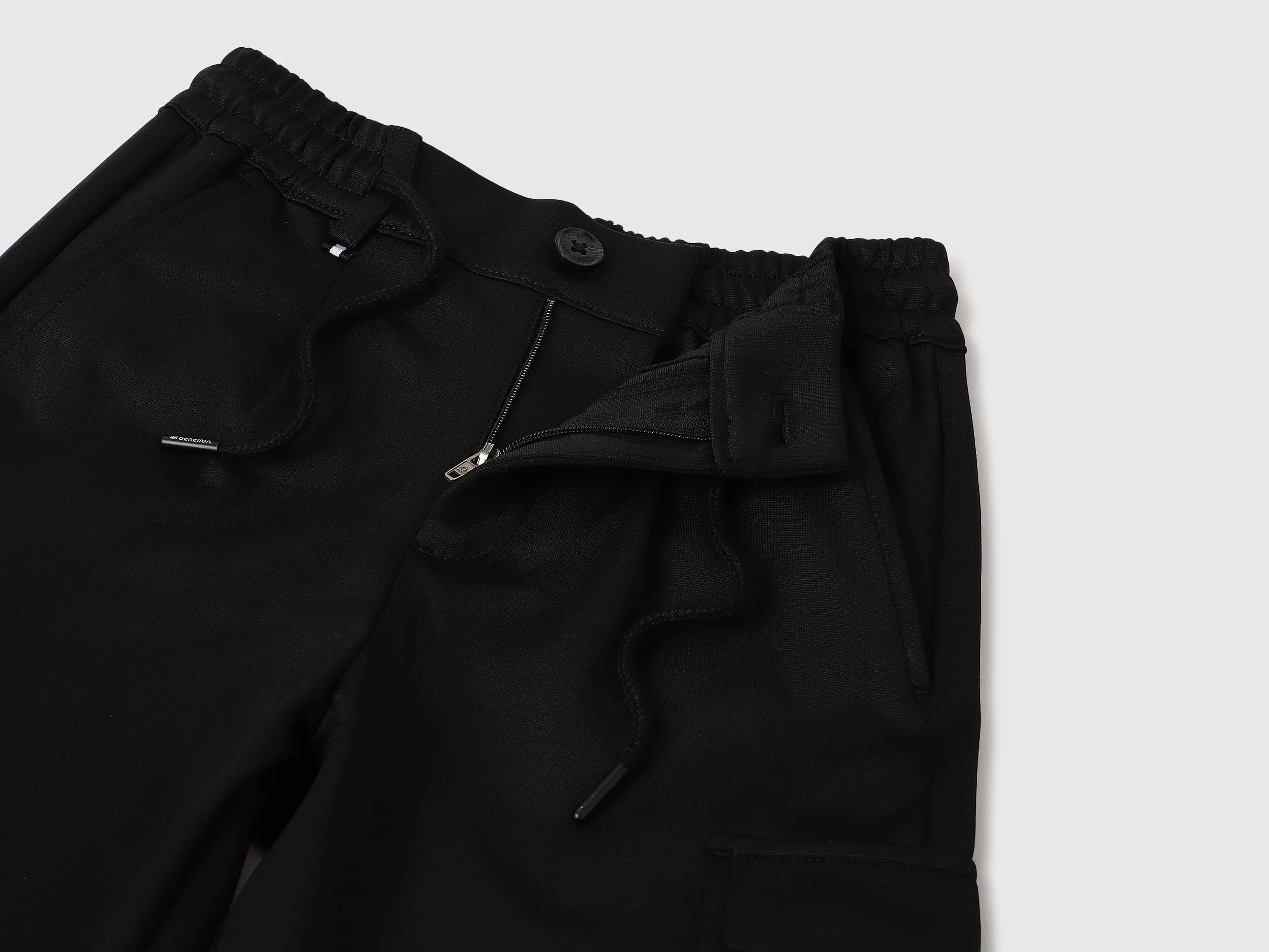 Solid Regular Fit Cargos Shorts