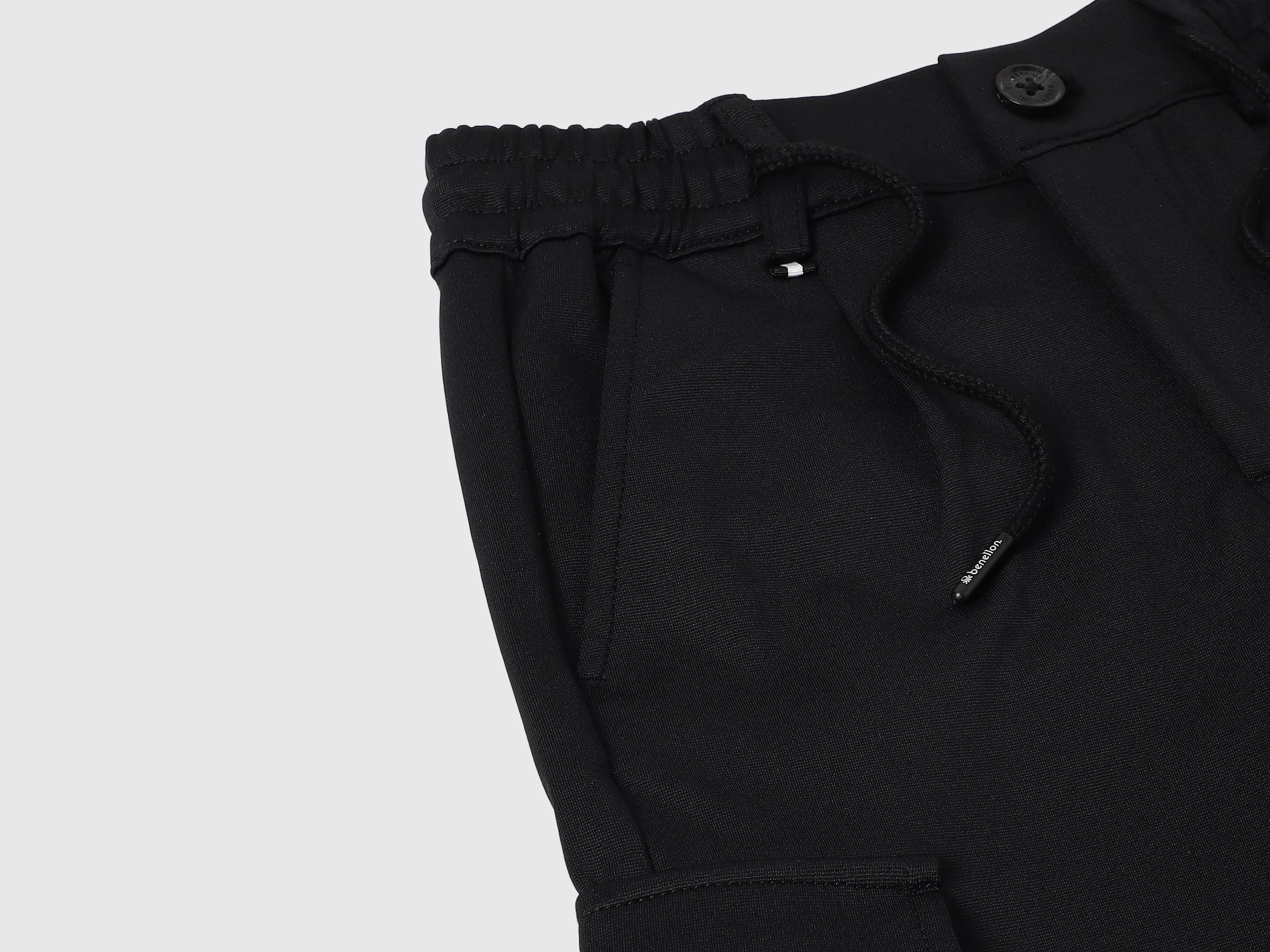Solid Regular Fit Cargos Shorts