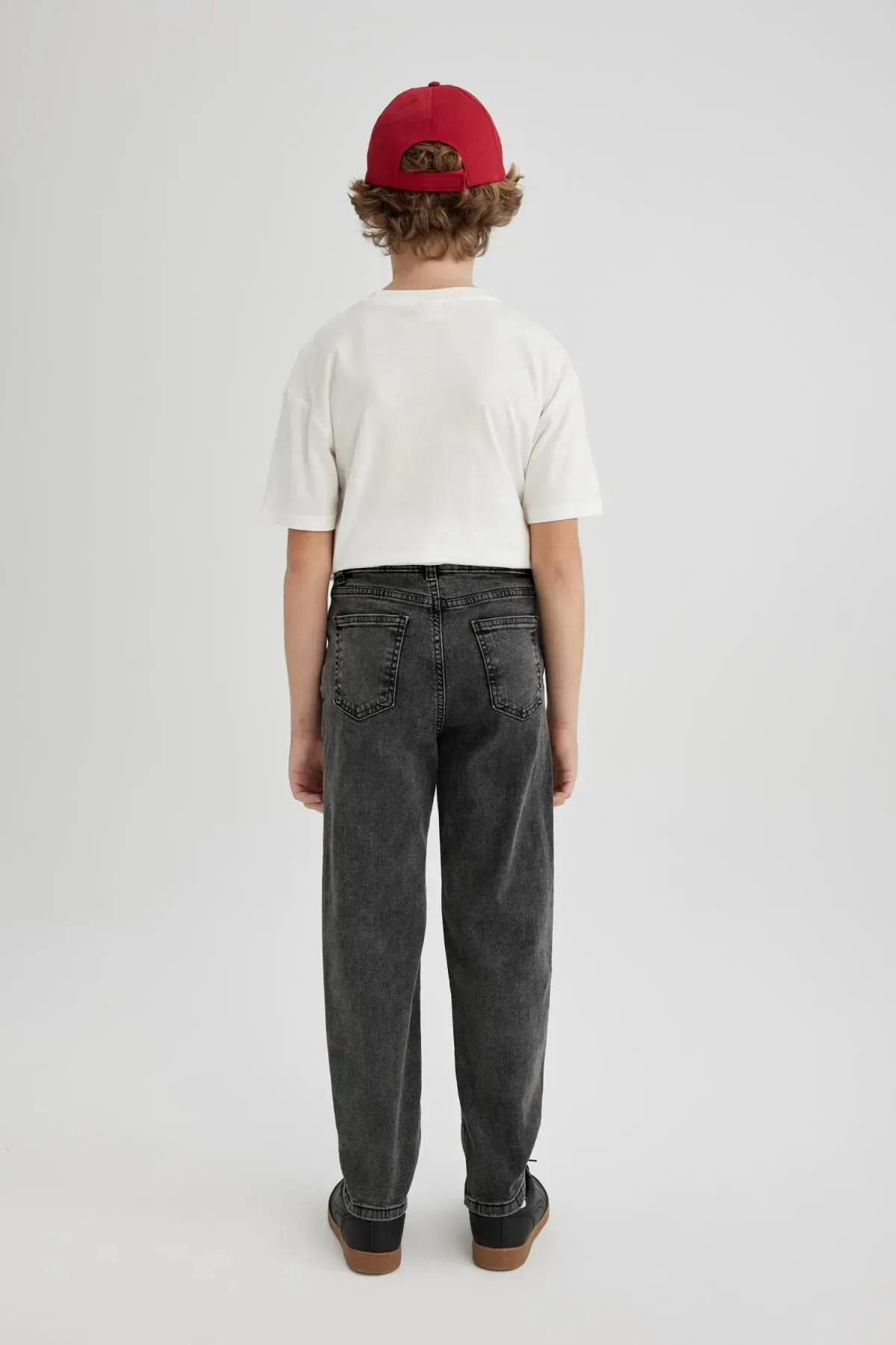 Straight Fit Ripped Detailed Straight Leg Jeans For Boys