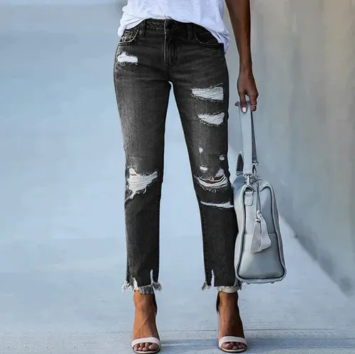 Taisia - lightweight summer trousers for women, ideal for warm days
