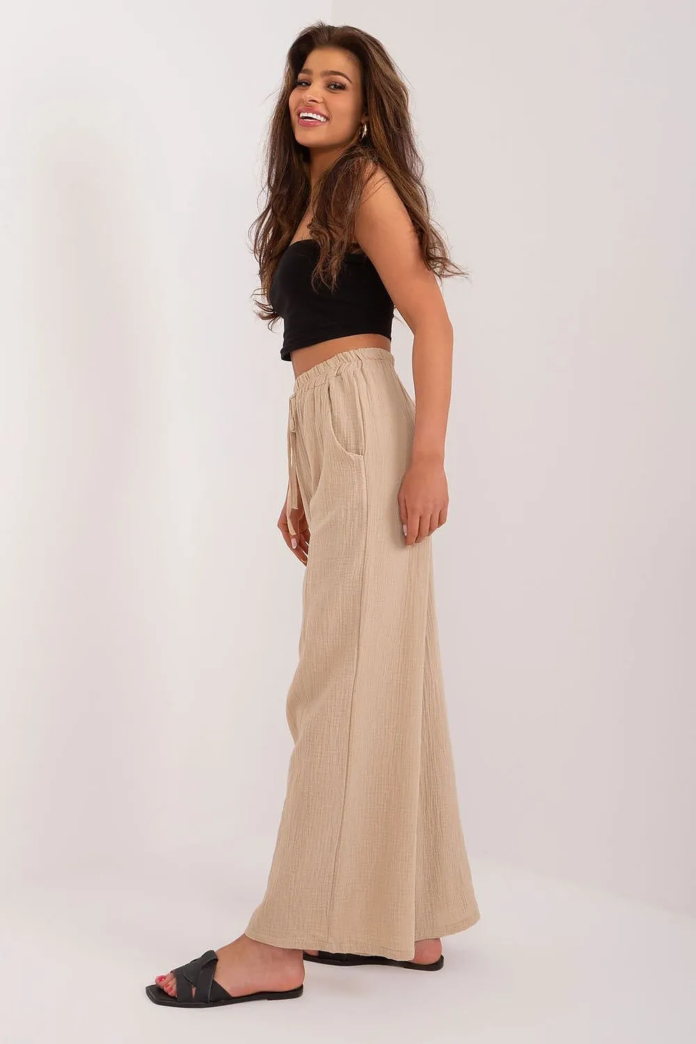 Women high rise straight leg pants