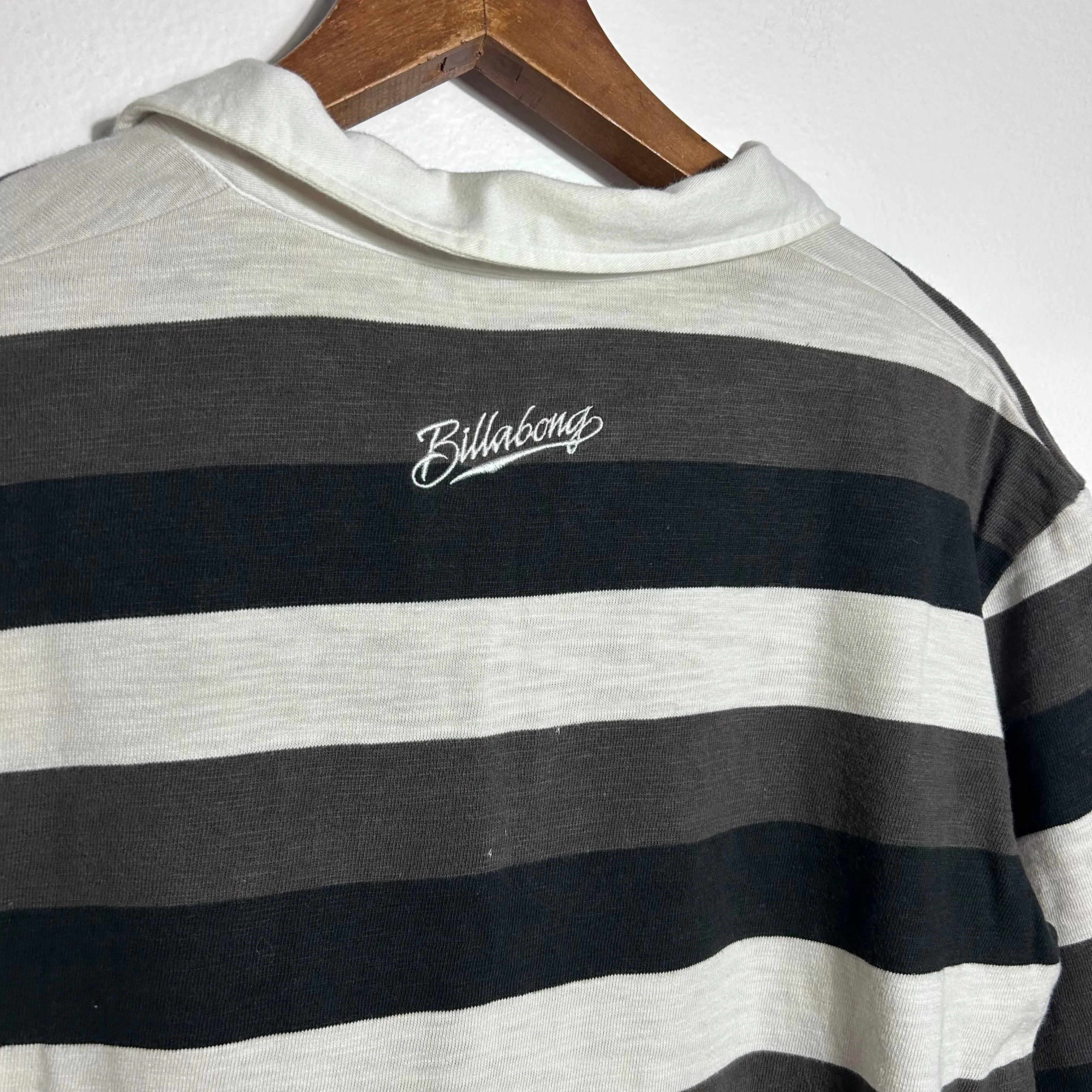 Y2K Billabong spellout polo