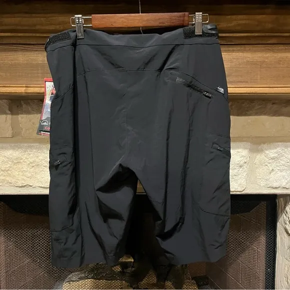 Zoic Naveah Women’s Biking Cycling Shorts 11” Inseam NWT